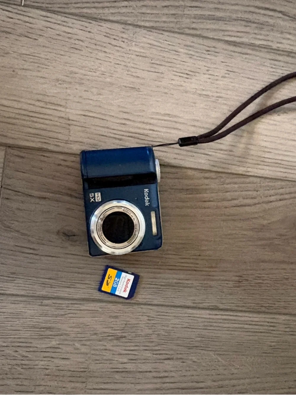 Kodak Blue Point-and-Shoot Digital Camera with Wrist Strap UNTESTED